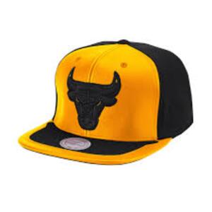 Mitchell & Ness NBA Day One Snapback Bulls Black/Yellow - Unisex - Šiltovka Mitchell & Ness - Čierne - 6HSSMM19224-CBUYLBK - Veľkosť: UNI